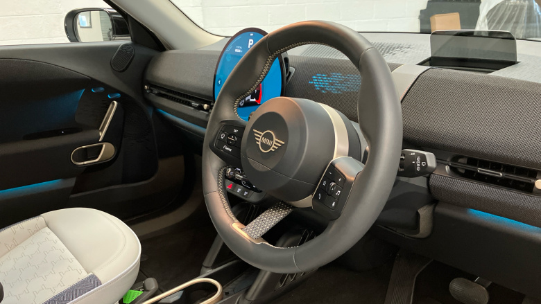 MINI Aceman 135kW E Classic 43kWh 5dr Auto Electric Hatchback